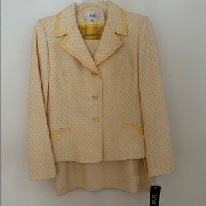 Le Suit Cream Blazer and Skirt Ensemble